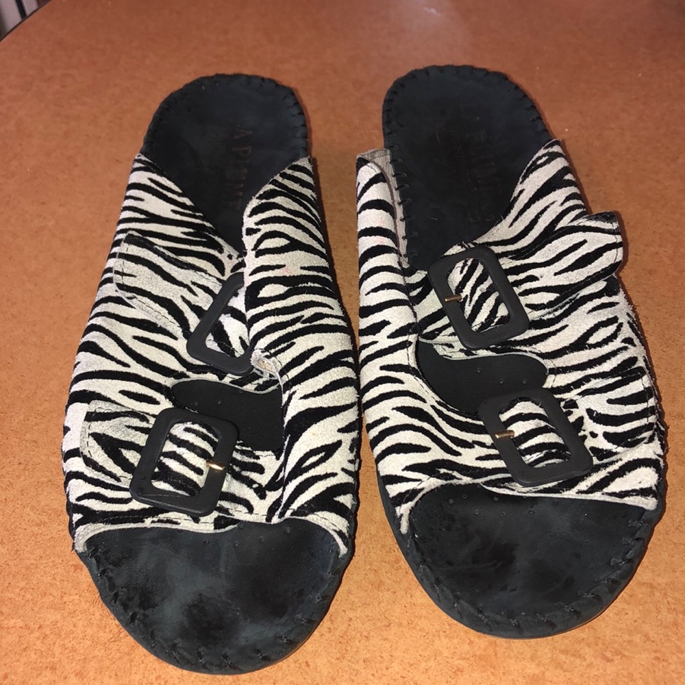 La plume zebra strip sandals size 39